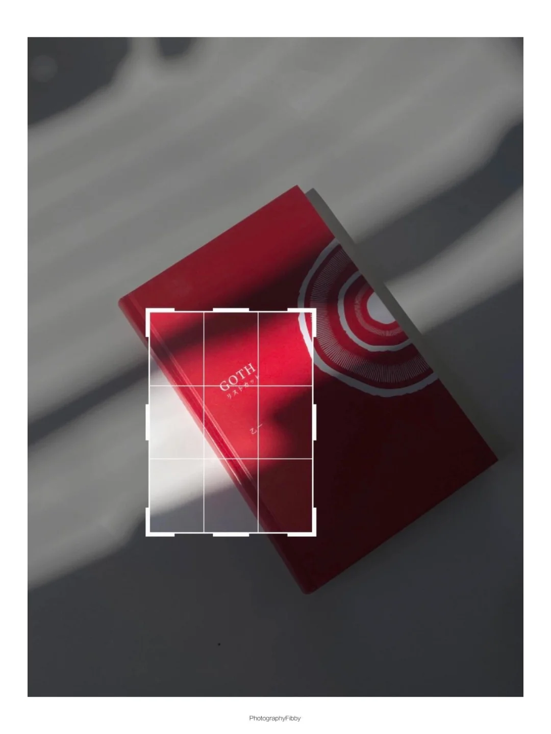 书籍意想不到的构图角度👏秒变时间氛围感