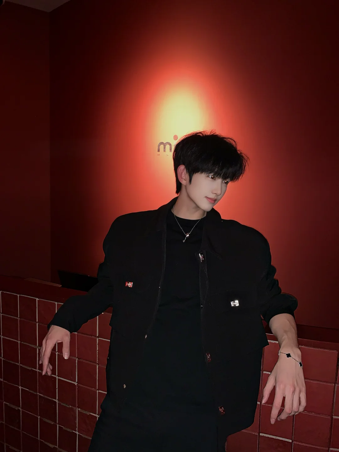 🍷｜高级感拉满！杭州这家“红盒子”酒吧