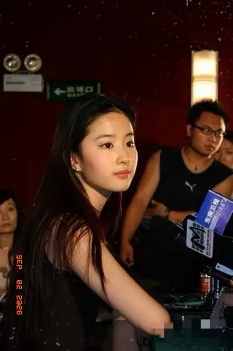 少女时期的刘亦菲，真的漂亮，气质清纯又清冷。