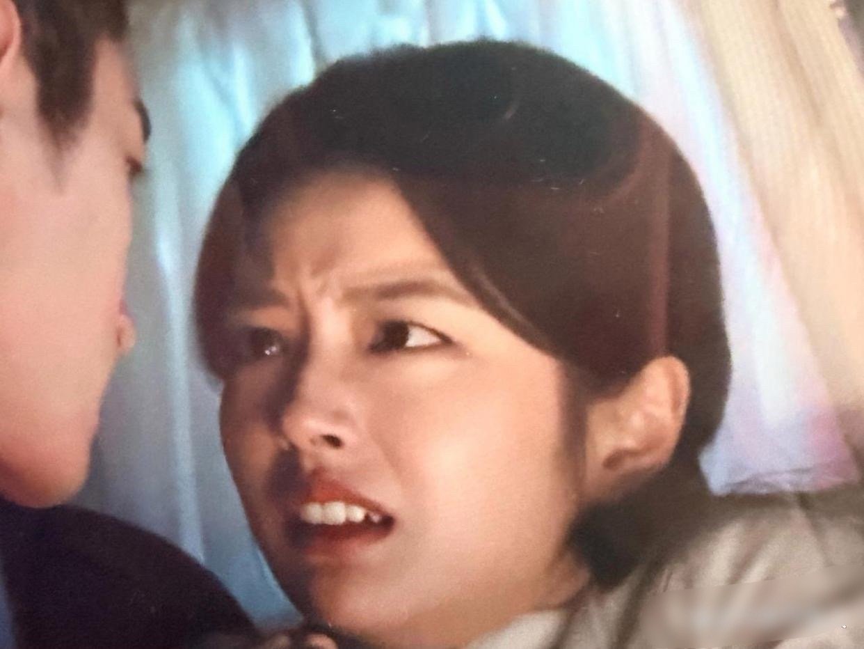 我可以接受徐若晗演大女主，也可以接受郭雨欣演千金，可是我真没办法接受徐若晗在《玉簟秋》里面居然演让人一见钟情的大美人！ ​