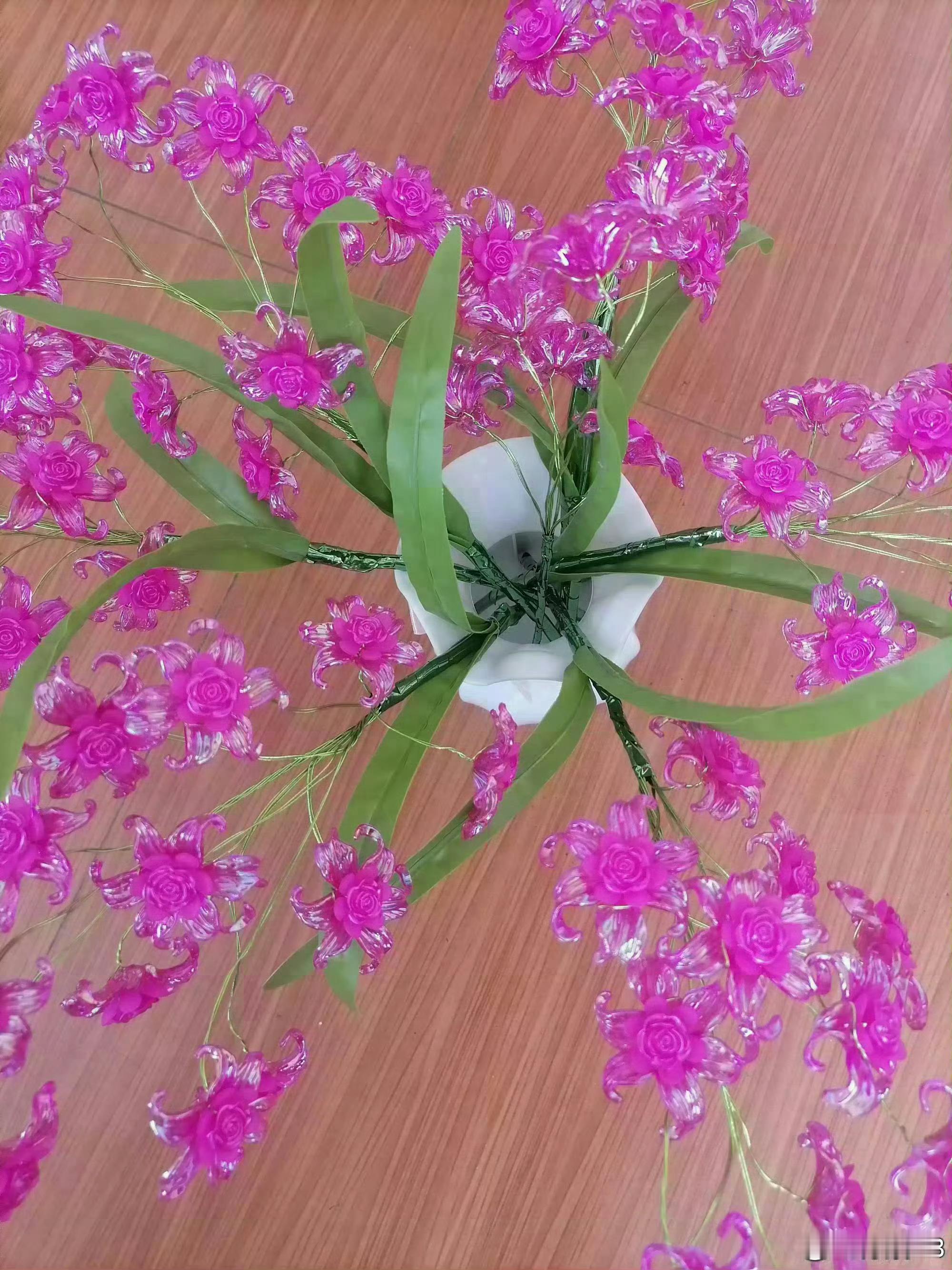 未经亲身经历，难懂其中滋味
 
不是自己亲身经历过的事情，很难体会内里的感受，自然也难以真正理解所谓智能的本质。就像那些会悄悄占用手机内存的软件，不管是豆包，还是别的什么程序，说到底都没有什么神奇之处。它们只是一段段没有言语、不知冷暖的代码软件，本身没有情绪，没有思想，更不会自发产 ​