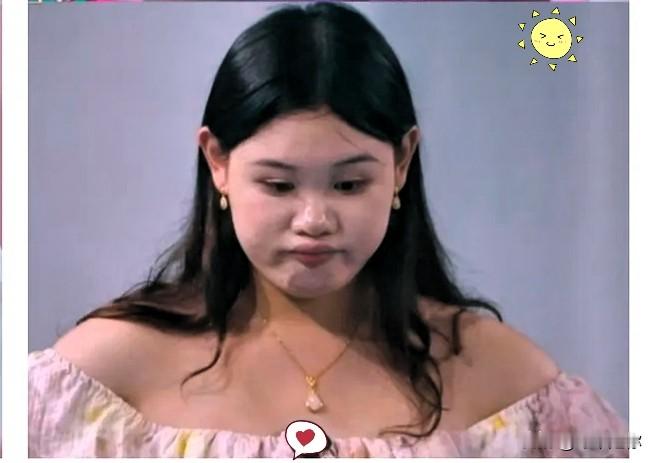 果真姜还是老的辣！
 
陈瑶的妈妈早就看出来了张家齐妈妈有些不对劲，所以她才问：家齐知道你要送给她这么用心的礼物吗？
 
结果答案刷新了所有人的认知。
 
一条13.1克的金项链，寓意“十三届全运会拿第一”。多用心啊。
 
可张家齐22岁了，从头到尾没见过这条项链。
 
陈瑶妈妈那句追问，直接把人从