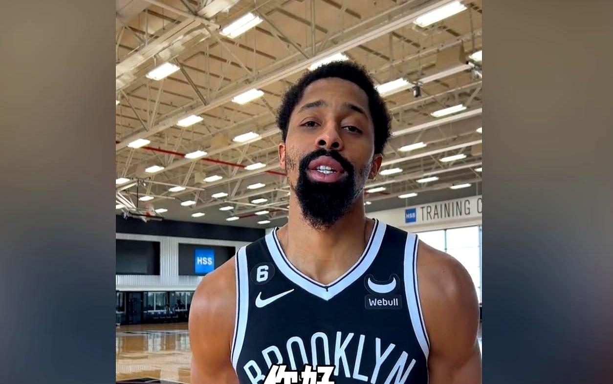 广东男篮向NBA名将丁威迪提交正式报价的消息传得沸沸扬扬，很多人以为这事稳了，其实双方只是初步接触，离真正签字还差得远，球迷先别急着开香槟。
 

丁威迪名气确实响，但他从没进过NBA全明星，上赛季在欧洲也因为家庭原因提前解约，状态究竟怎么样，还得看体检和试训。
 

广东现在本土班底不弱，徐杰、胡