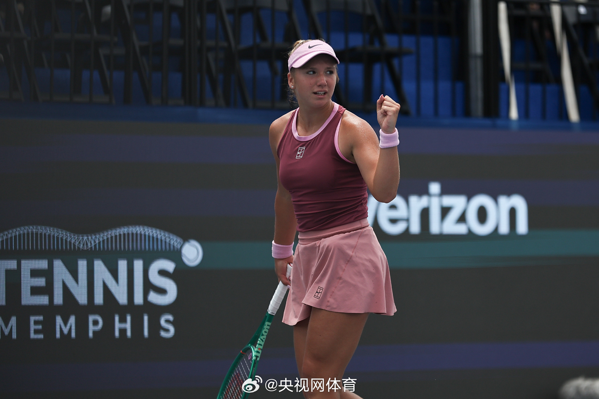 WTA250孟菲斯站女单决赛，16岁的资格赛小将柳托娃以1-6、6-1...