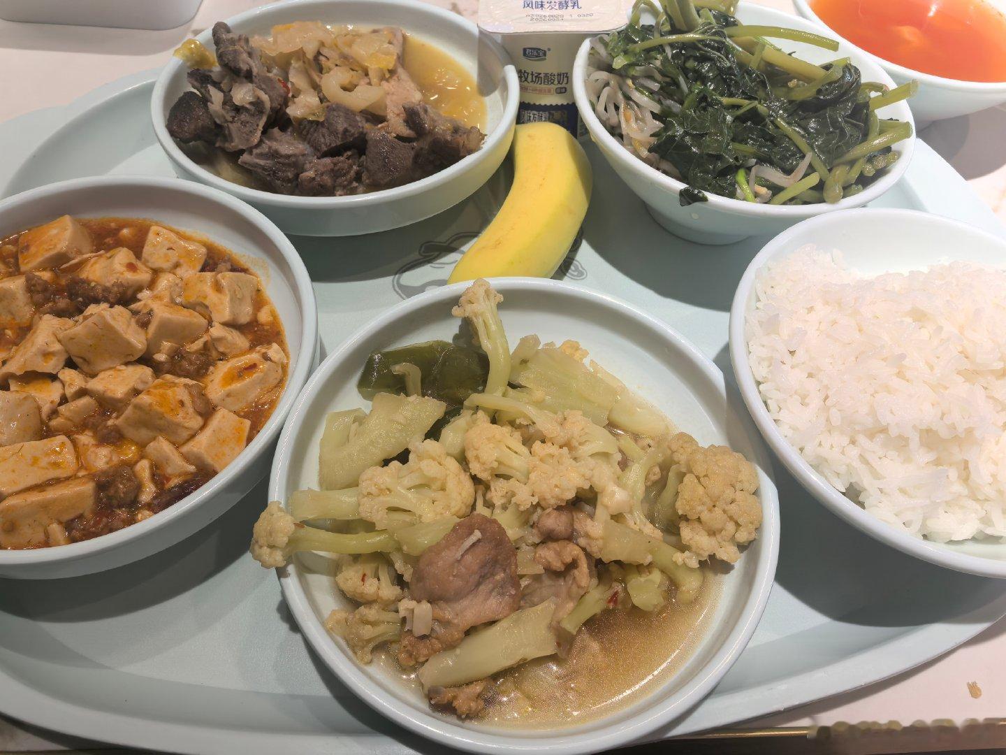 上午在苏州，跟管理团队讨论管理的时候，我顺嘴说了一句，我吃过的盐比你们吃过的饭还多，下面立即有个小家伙回了一句，我用过的token比你吃过的盐还多，我当场就无语了。[允悲]  ​