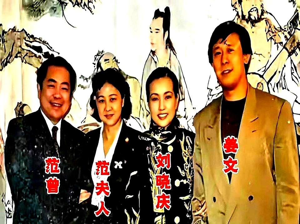 于正晒了张合影，炸出圈里最硬的两块骨头。

看姜文，两鬓全白，但脊背挺得像钢板，肌肉线条硬朗，这老炮还在死磕铁疙瘩。再看刘晓庆，前脚刚踩碎满天飞的八卦，后脚就踩着高跟鞋、套着礼服稳稳站上颁奖台拿奖。

三十年过去，这俩人的疯劲一点没散，全在跟岁月死磕。

混名利场，活得久不算本事，这股子长劲儿才是真