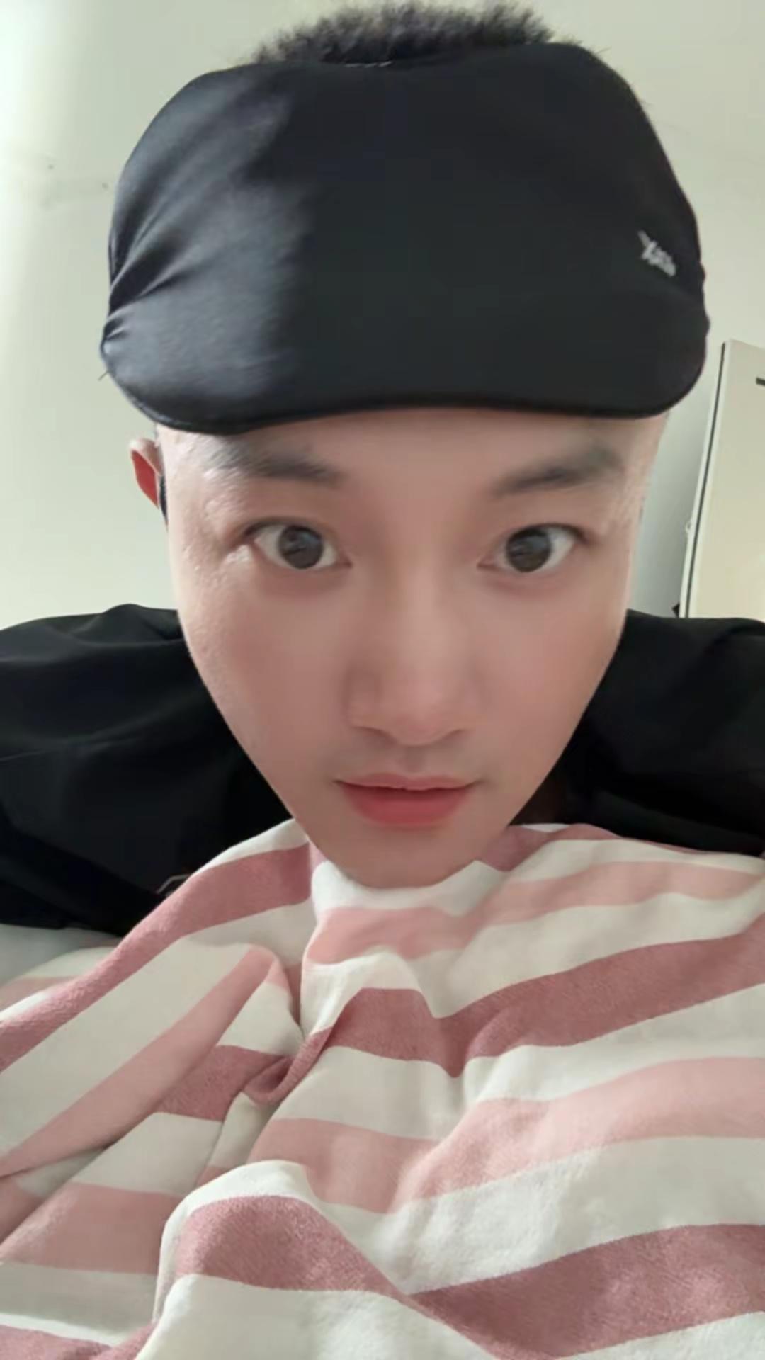 等我喝完这杯我就问问林俊杰！背对背怎么拥抱 美颜加持 感冒也要抖一抖
