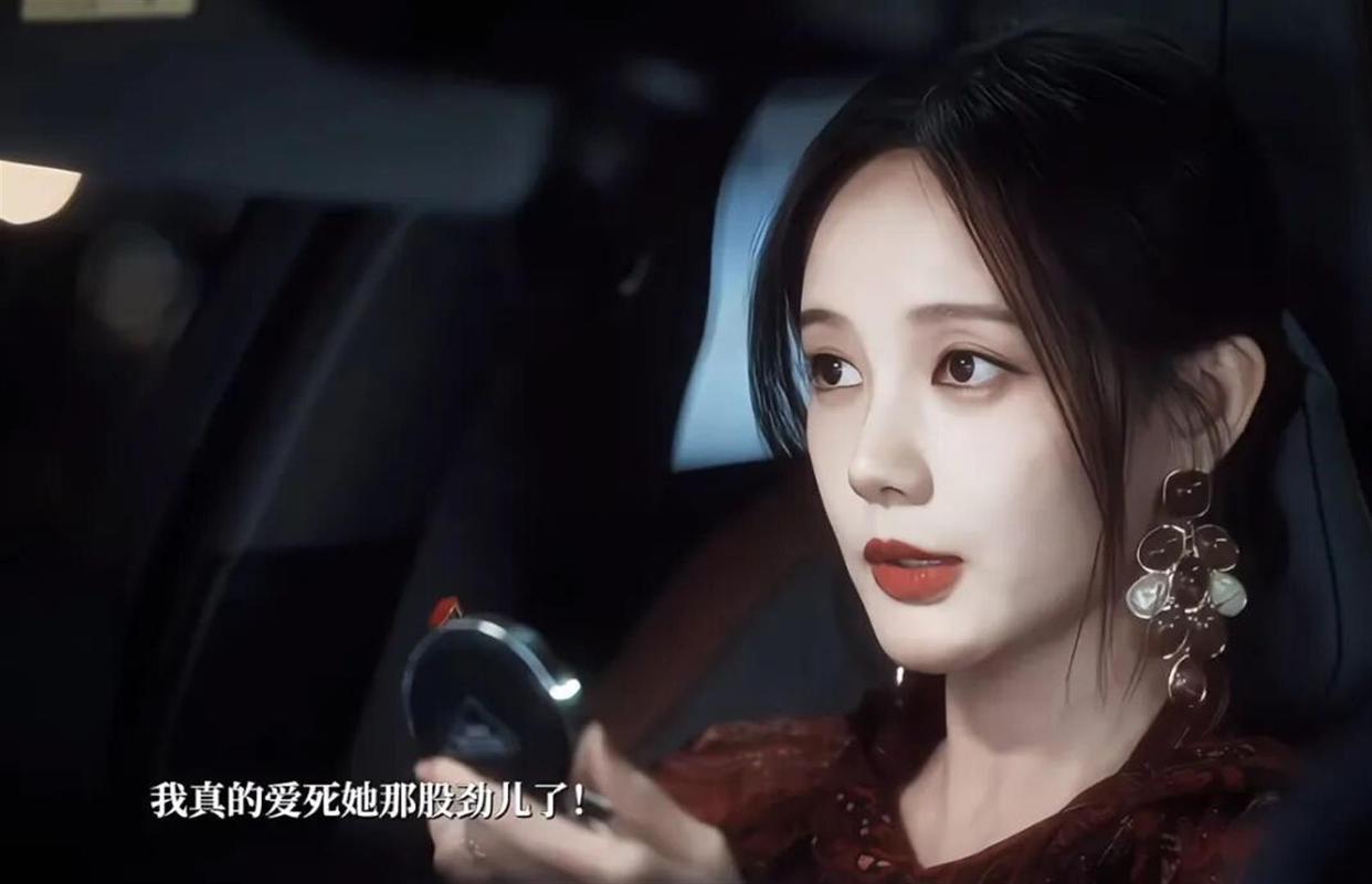 看完《美人余》大结局真的笑不出来，余梦把狄立人送进监狱拿回嘉立，可五年青春和父亲安稳也没了，这哪是爽赢啊 ​