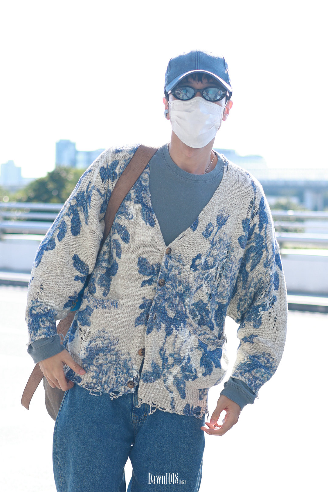 #王传君[超话]#  📷 #演员王传君# 

𝟐𝟔𝟏𝟎𝟎𝟕  长沙机场出发🛫

好天气下，
又一次启程出发☀️

​
