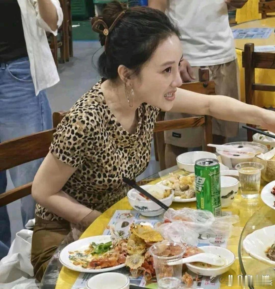 三亚饭店偶遇李小璐。 ​