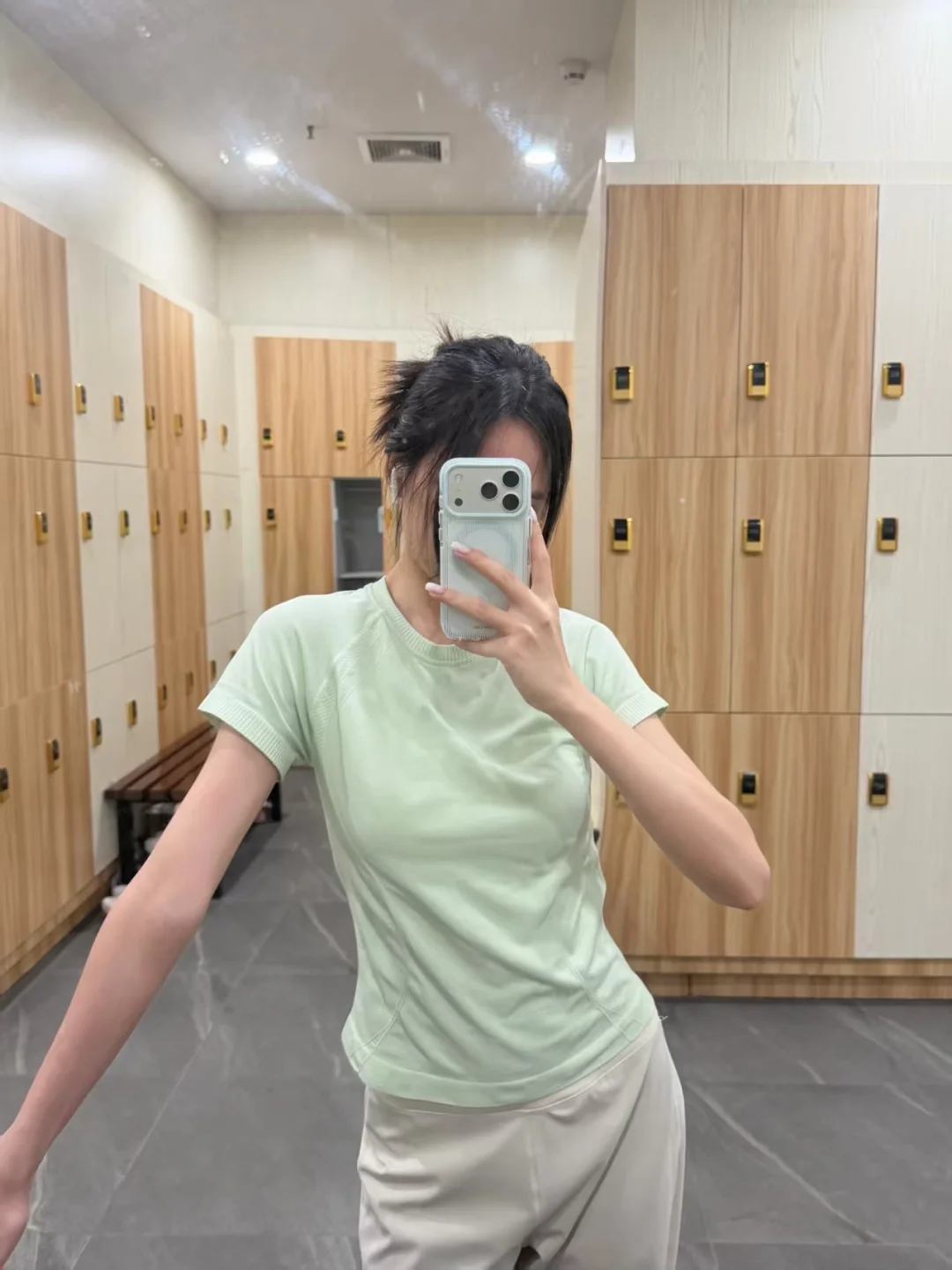 又是下班直接穿去健身房的那种