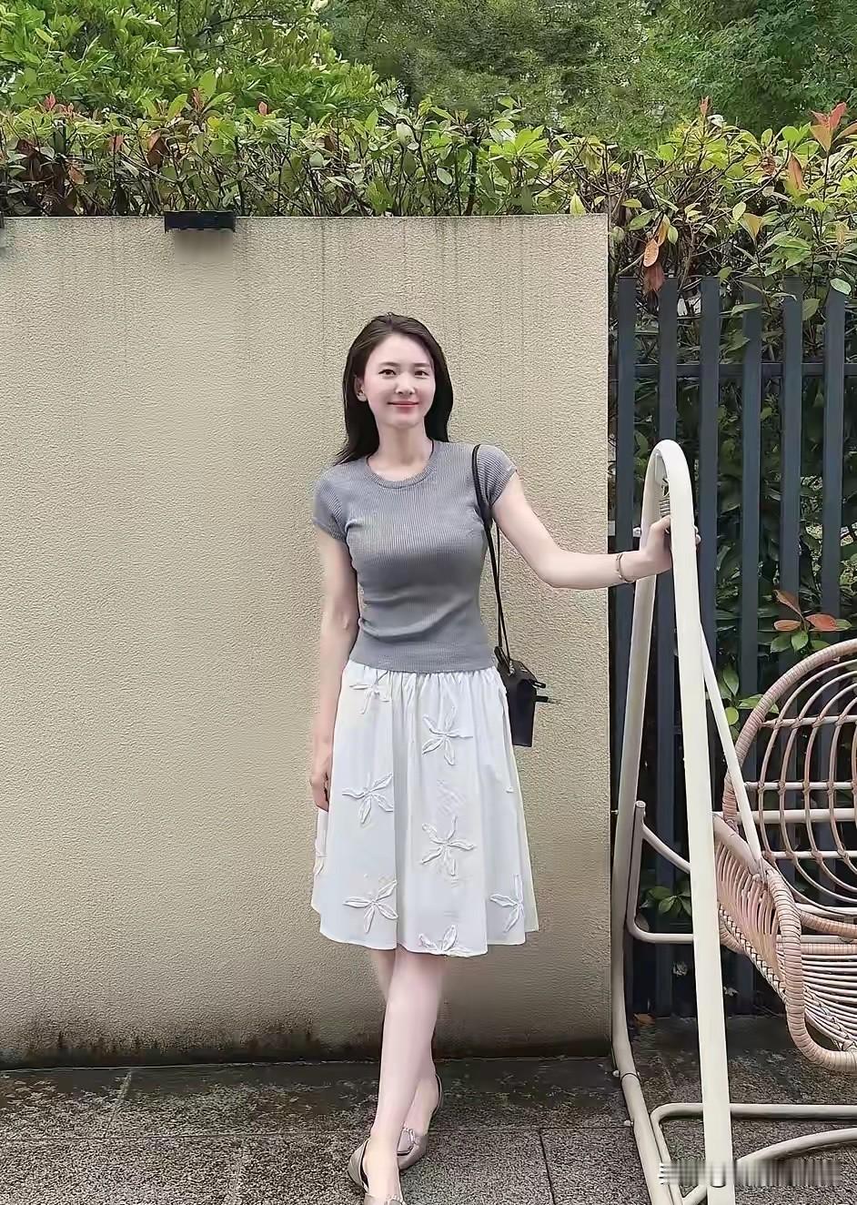 彩礼十八万八，这样温柔大方的山东姑娘，你愿意娶回家吗？  院前绿植环绕...