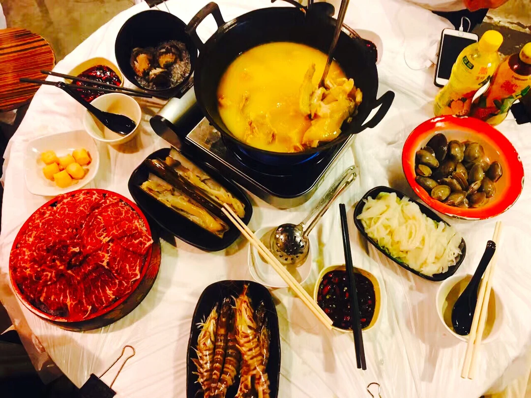 🔥香港本地人才吃的网红火锅🔥鲜入围煮