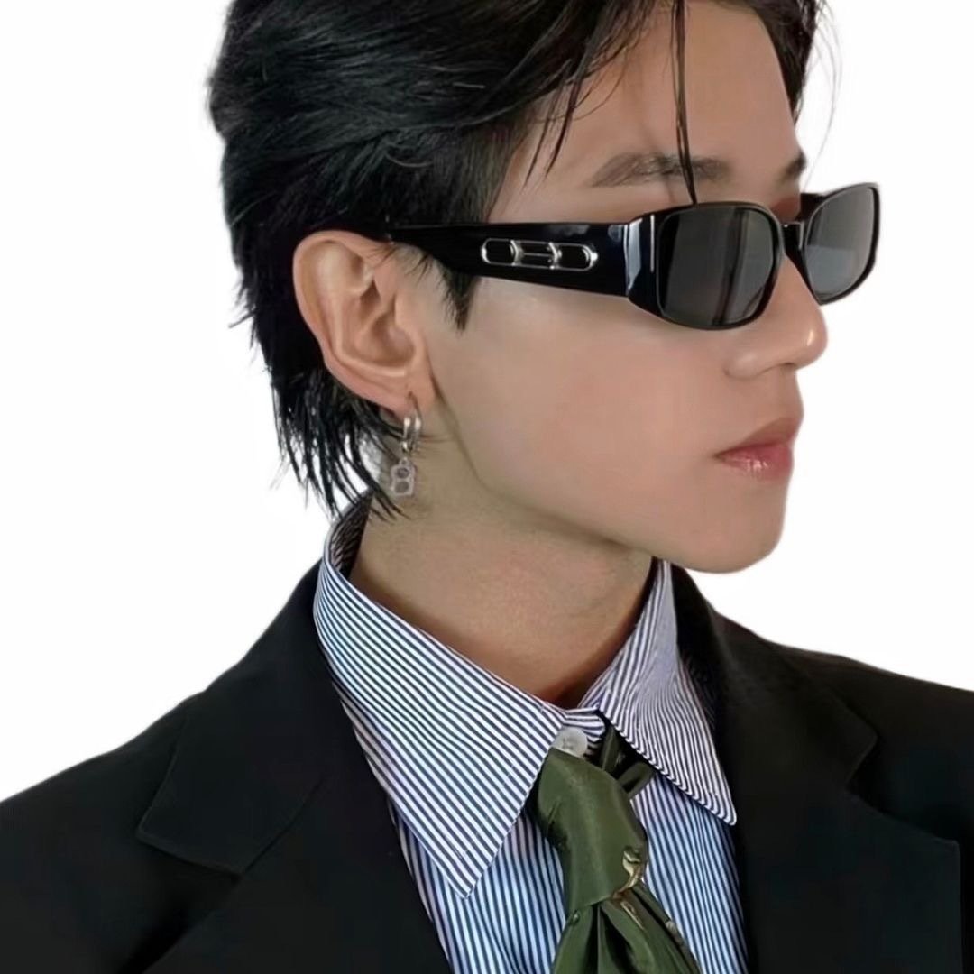 白底男头太难找了！！ ​​​～
#女生头像##头像# ​