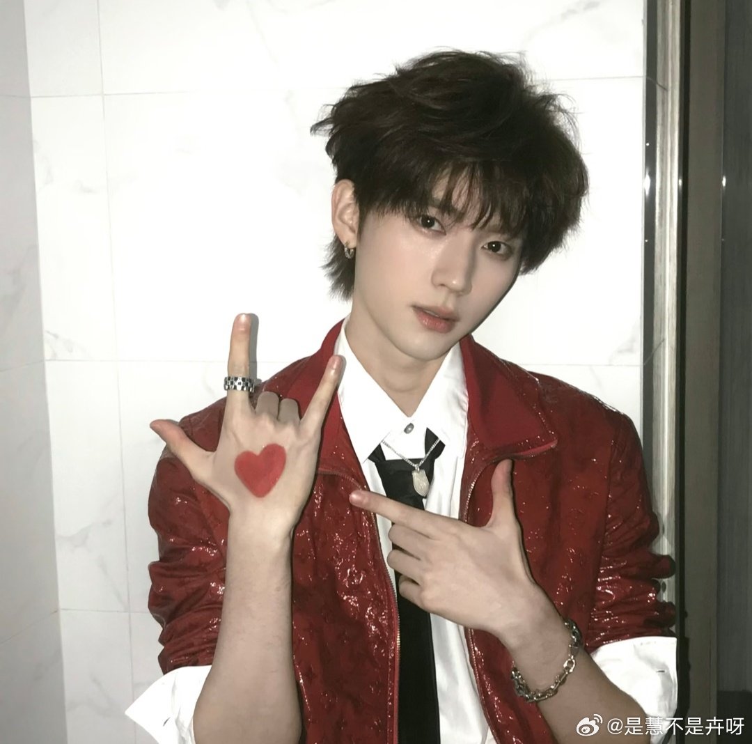 #周翊然[超话]# zyr#欧阳娜娜演唱会嘉宾是周翊然# ​