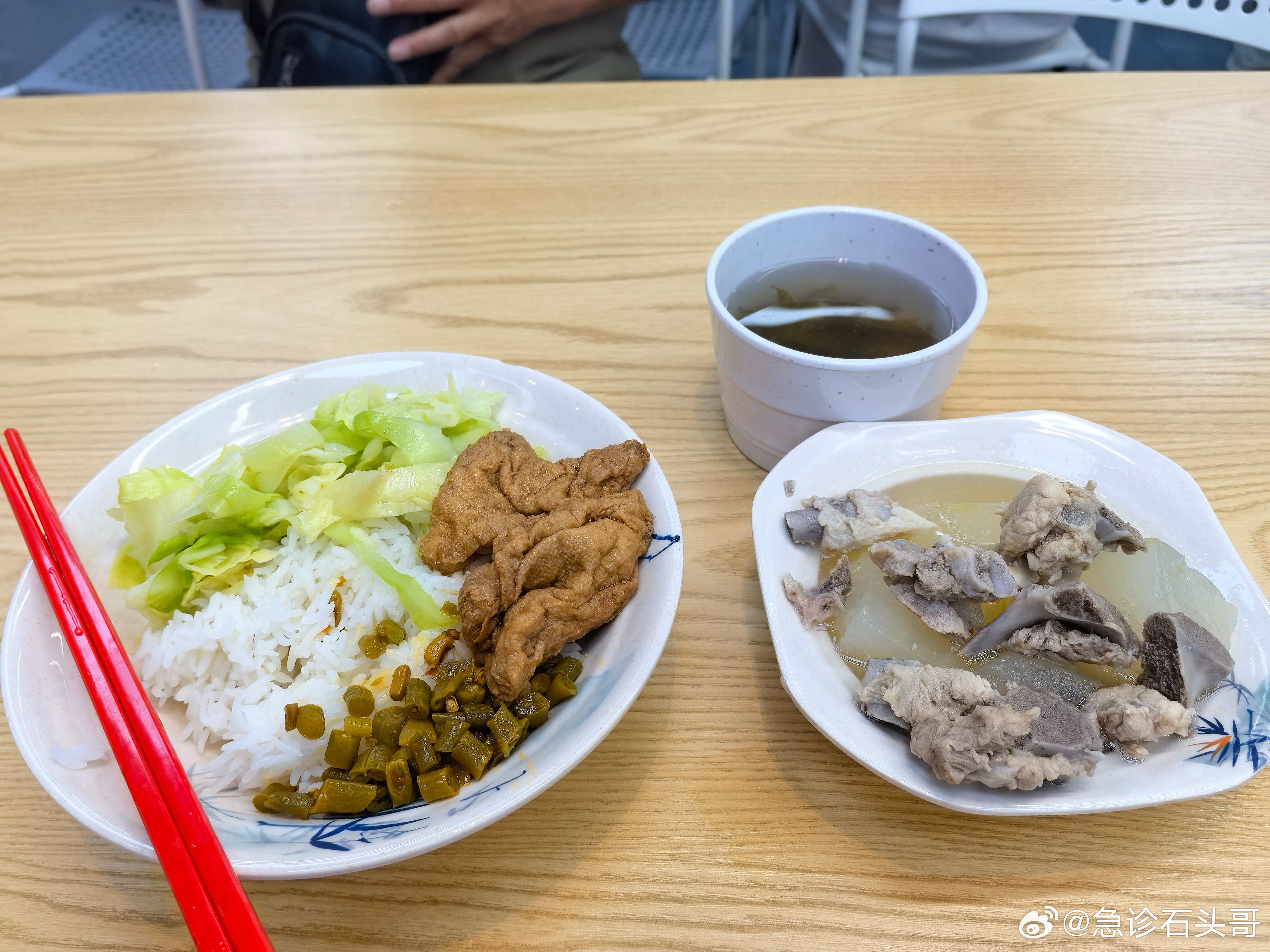 24块钱的浙二午餐（原价32），今天管的这个重症患者让我特别心塞，白发...