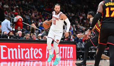 2026年4月6日NBA常规赛，经过录像回放判定CJ·麦科勒姆的半场压...