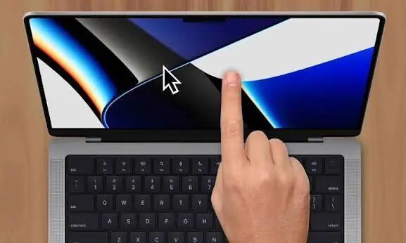 #苹果将发布首款触屏MacBook Pro# 
10月25日，有报道称苹果将于北京时间10月29日凌晨1点发布首款触屏MacBook Pro。新机预计提供14英寸和16英寸两种尺寸，外观接近现有型号，并首次在Mac产品线上引入OLED屏幕和触控交互，售价预计将明显高于目前起售价为2499美元的高端MacBook Pro。不过苹果对该产品的 ​
