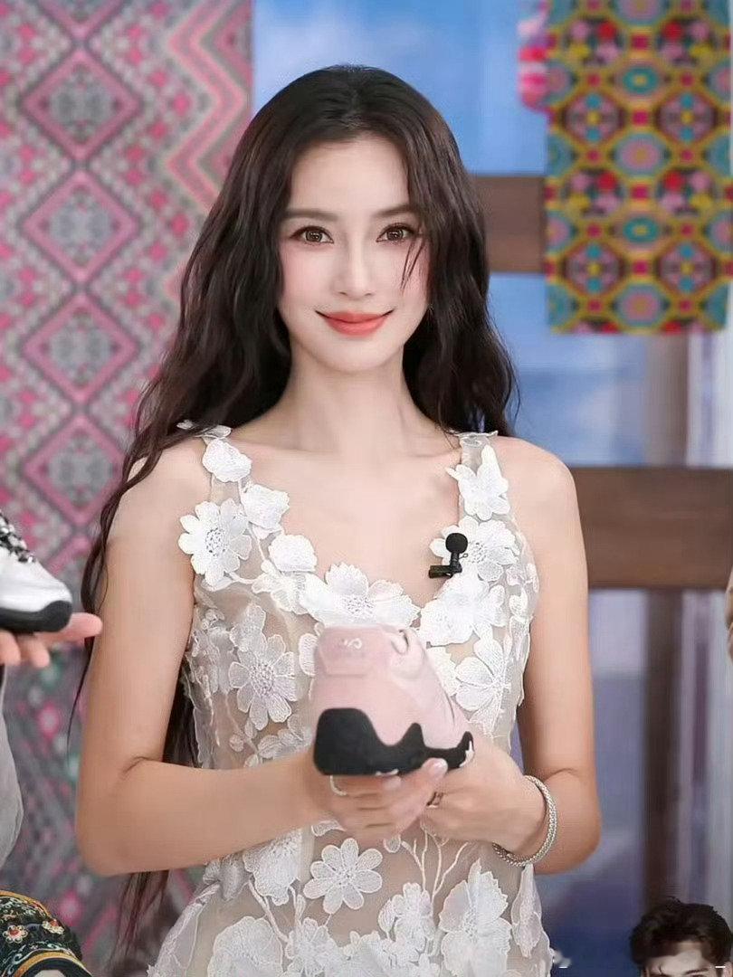 #杨幂# 和#杨颖# 直播状态如何 ​