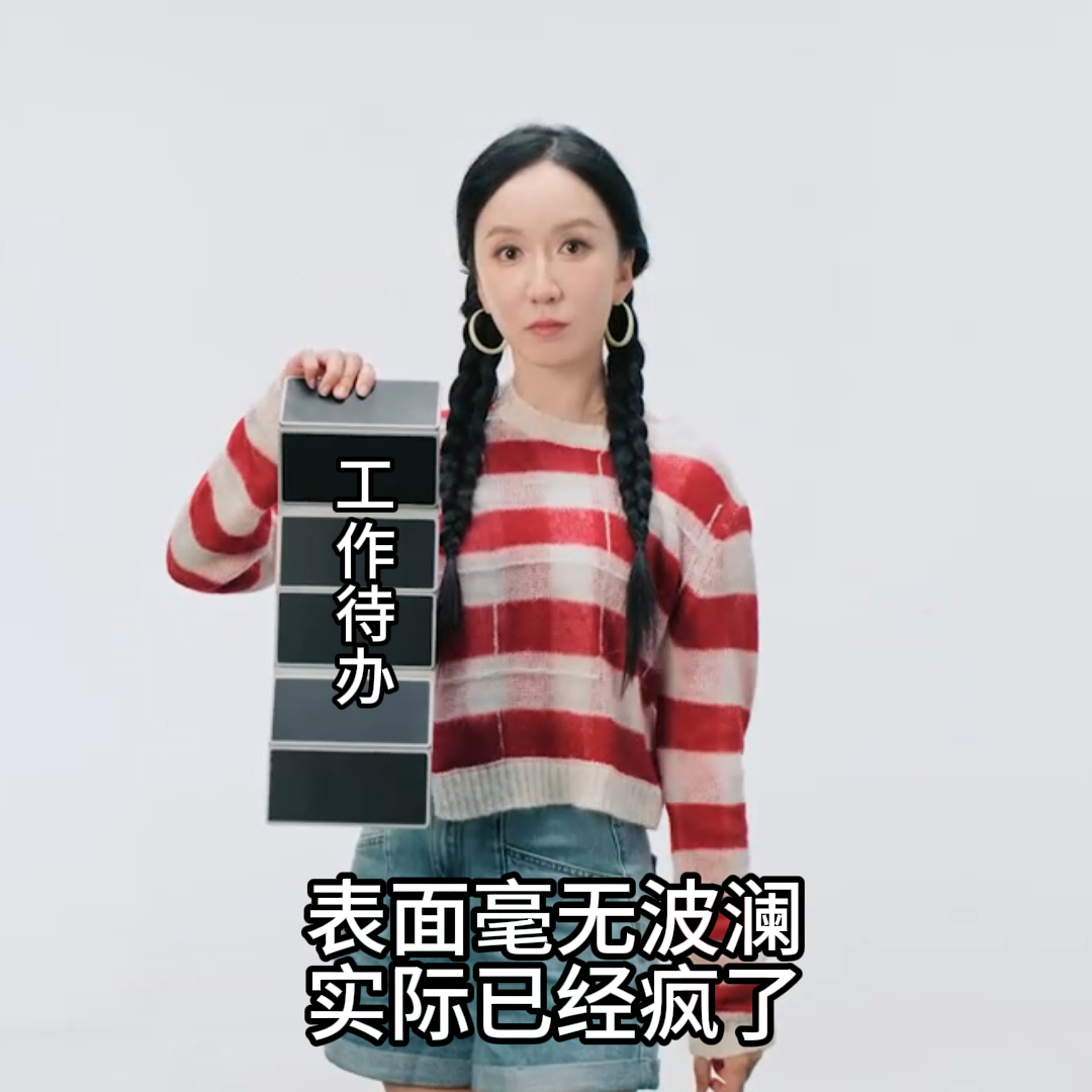 #娄艺潇iPhone18预言被京东接住了#胡一菲我终于知道 iPhone 18 怎么用了！这个爱情公寓还是太超前了，当年看的时候只当是玩梗，没想到属于iPhone 18的时代这下真的来了。真机并没有剧里雷霆鞋拔子的超长造型，还出了全新折叠屏iPhone Duo！连娄艺潇本人都出来澄清传闻，京东这波直接接住了这个泼天流量 ​