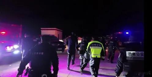 突发7.0级地震 公安机关300余名警力紧急赶赴一线抢险救援
2026年10月22日22时33分，西藏自治区那曲市巴青县发生7.0级地震。西藏公安机关立即启动应急处置预案，统筹调派巴青县公安局特警、交警、便民警务站及玛如乡、岗切乡派出所和那曲市公安局、比如、索县公安机关300余名警力紧急赶往震中核心区开展 ​