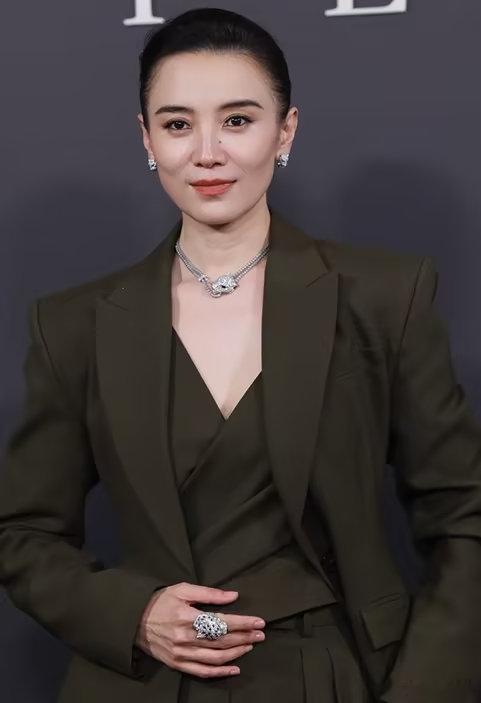 上海这一天，宋佳气场逆天，李现帅出新高度，舒淇艳压群芳 ​