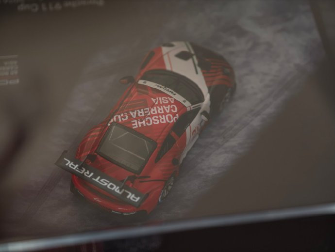 保时捷卡雷拉杯和AR Box合作的911 Cup赛车模型 ​