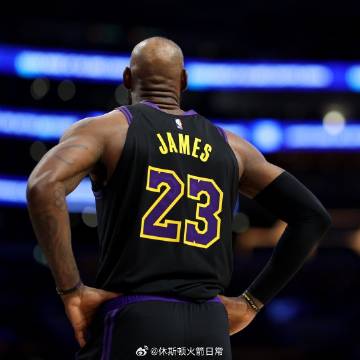 勒布朗·詹姆斯：<br /><br />“向我之前所在的球队致敬。我在...