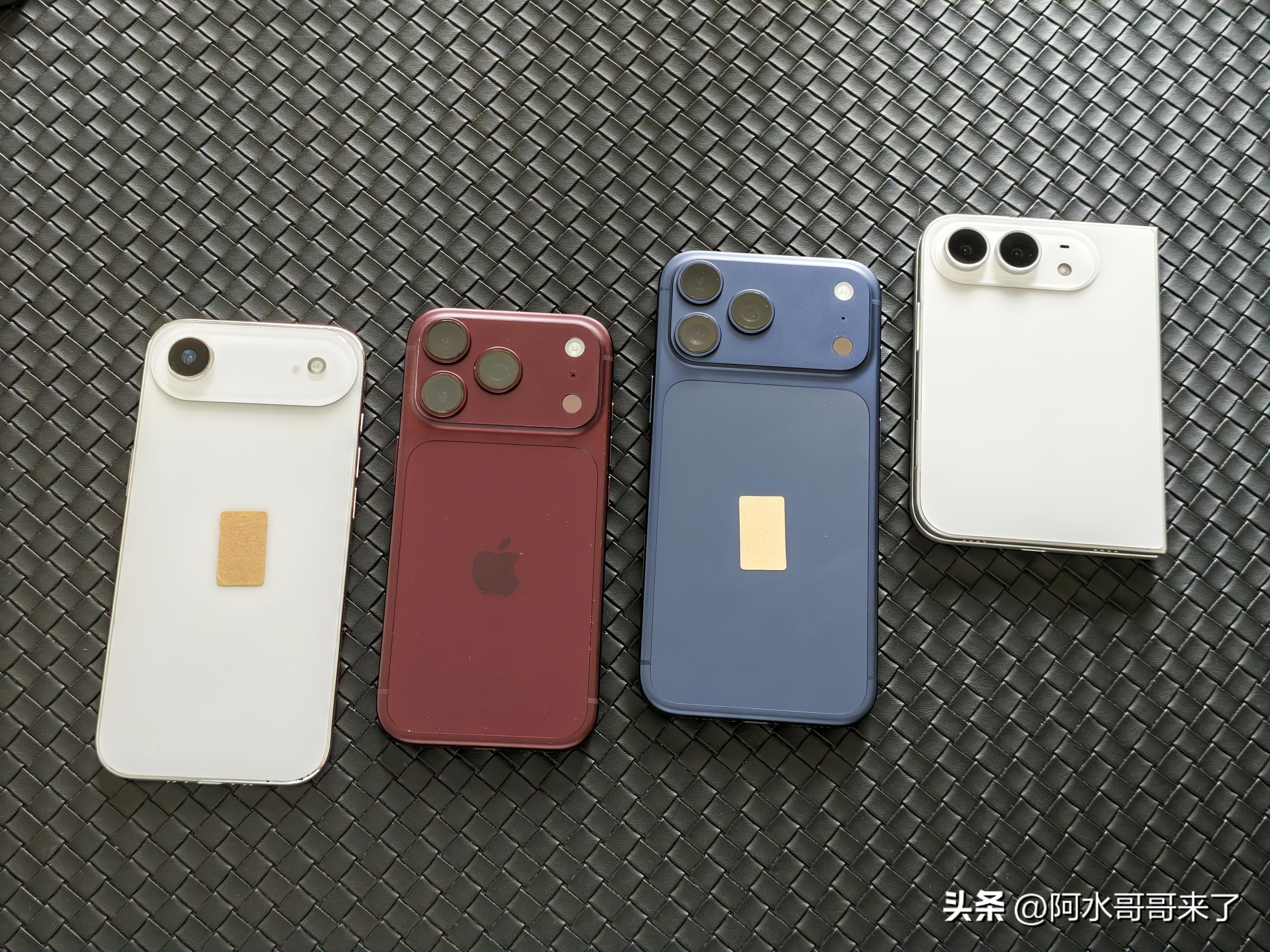我依稀记得今年囤iPhone17的亏了，炒iPhone18的也没赚，这次iPhoneDuo折叠屏我们拭目以待～