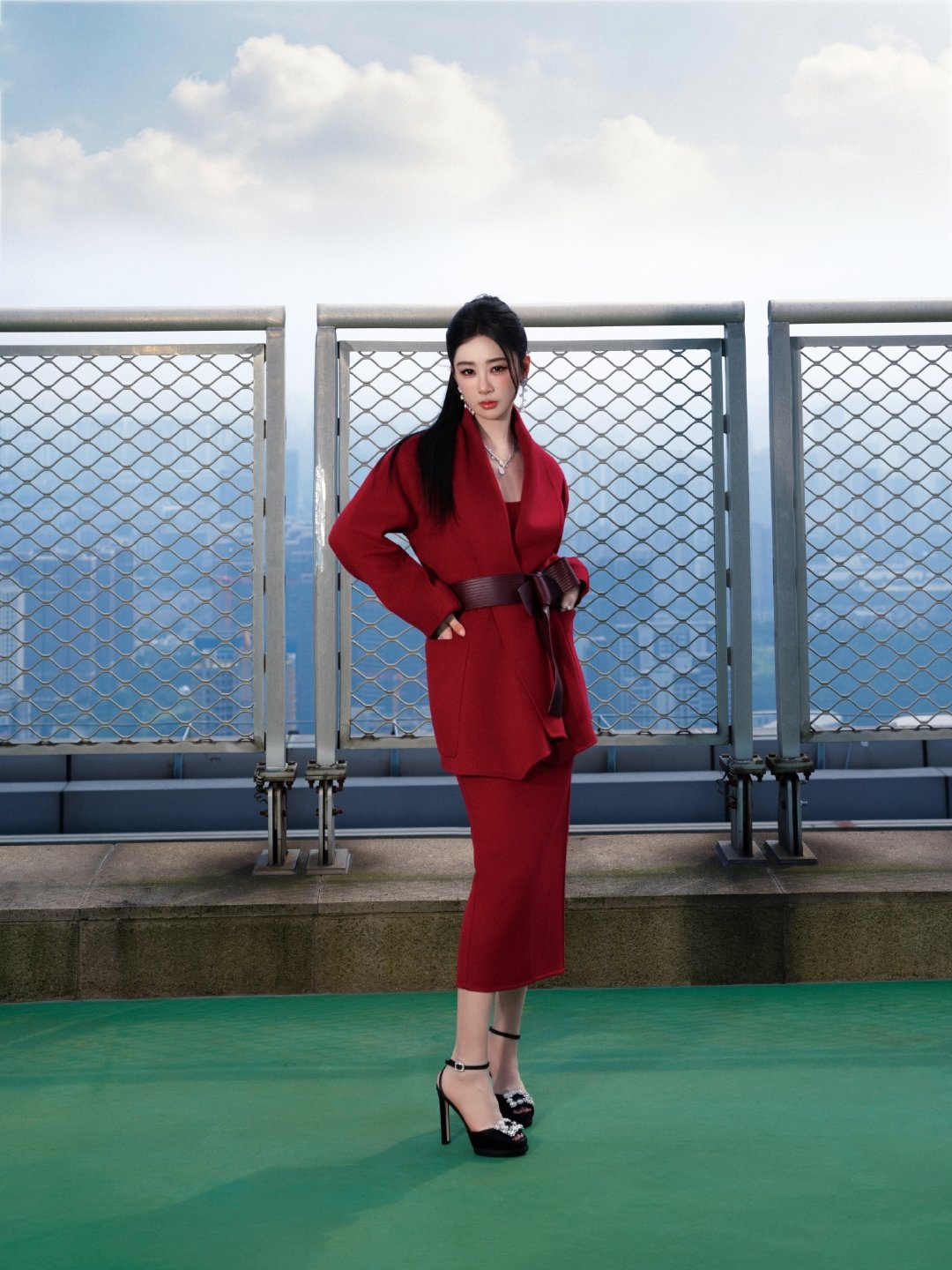 杨紫 in 第33届金鹰奖提名表彰仪式，身着Max Mara 2027早春系列时装搭配Roger Vivier高跟鞋，佩戴Pomellato宝曼兰朵珠宝。今年在白玉兰封后之后的第二站即将开启，大红大紫，好运加持！ 

#金鹰奖提名典礼# #第33届金鹰奖全阵容# ​