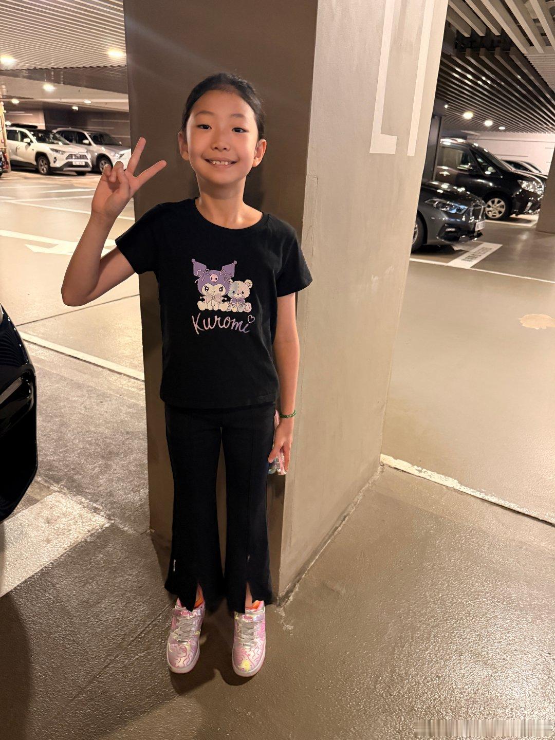 Y9M11D09：今天自己梳了小辫，用了爸爸买的哈兰德同款小编绳。（爸爸） ​