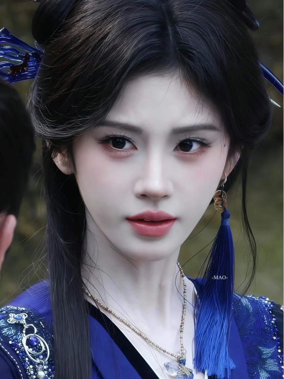 鞠婧祎被实名举报偷税漏税