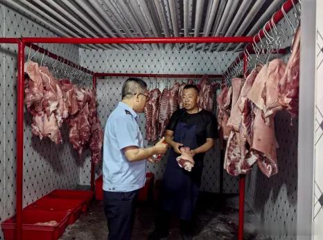 兰州城关市场监管优化营商助个体户【城关区市场监管所近日走访培育名特优新个体户】近日，兰州市城关区北龙口市场监督管理所广泛宣传帮扶政策，积极培育“名特优新”个体工商户，摸排建立“个转企”培育库；针对经营者不熟悉线上经营、不会操作年报申报等问题，深入走访纾难解困，落实“触网”赋能行动，手把手指导商户完成线上操作，帮助传统商户适应数字化经营模式。这种“主动上门、精准滴灌”的帮扶，让个体工商户不用再为“不会办、不懂办”发愁，也让“名特优新”培育从“纸面计划”变成“落地成果”，为辖区个体经济注入新活力，让更多小微商户在政策支持下敢闯敢试、稳步成长。（via:）同城热点创作计划兰州正宁路社区网格赋能解民忧
