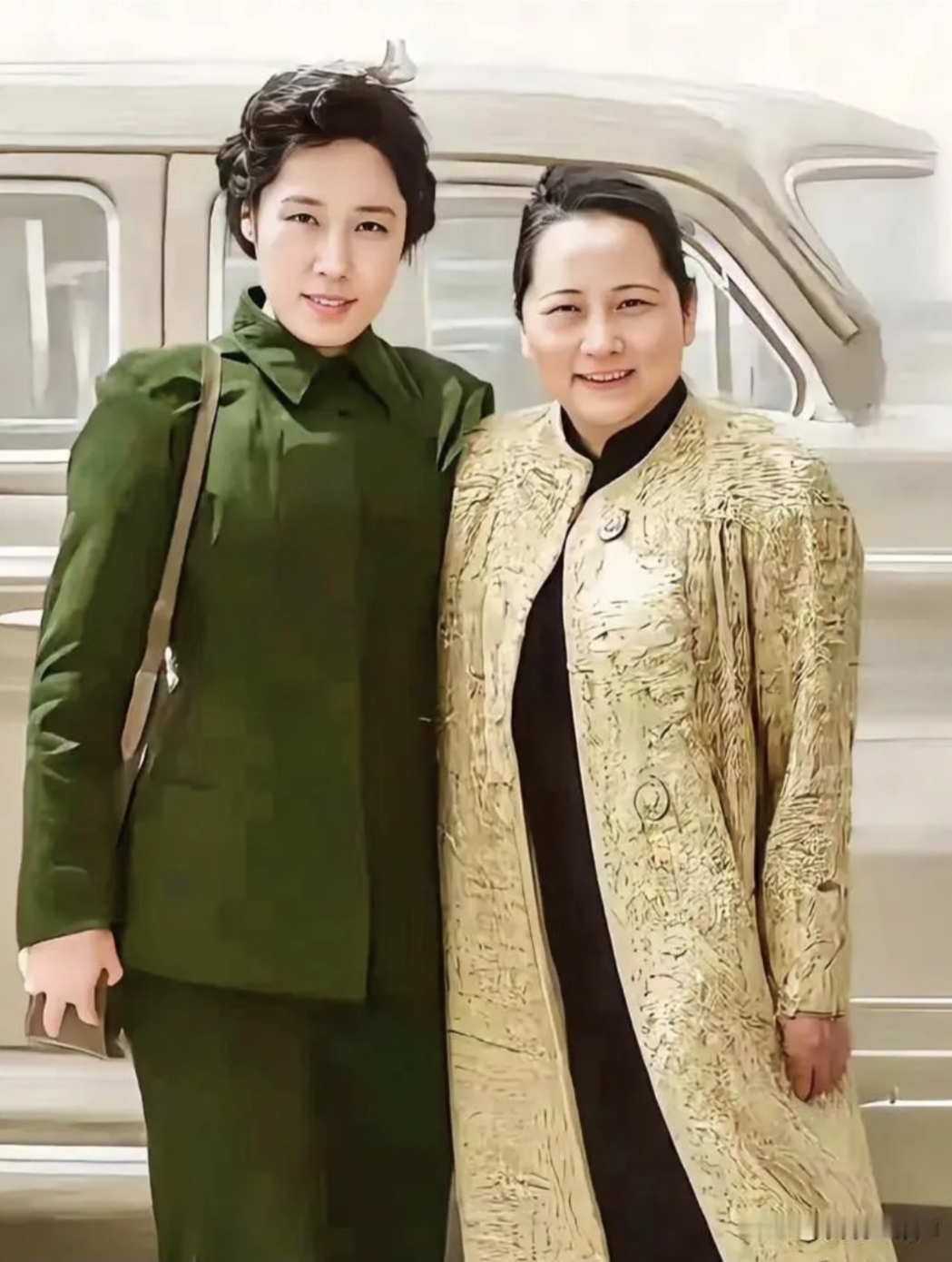 如果选中国近代最典雅、最恬静、最伟大的大家闺秀，宋庆龄先生和王光美首当其冲。王光