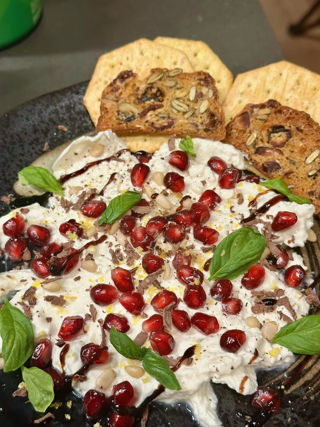 分享一道0难度节日氛围红石榴Burrata小食🎄