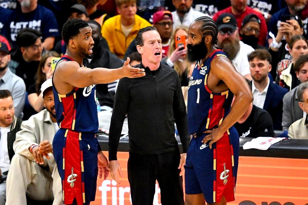 赛程一拐弯，“保送东决”的算盘就乱了。 赛前有人笃定，骑士只要守在东部...