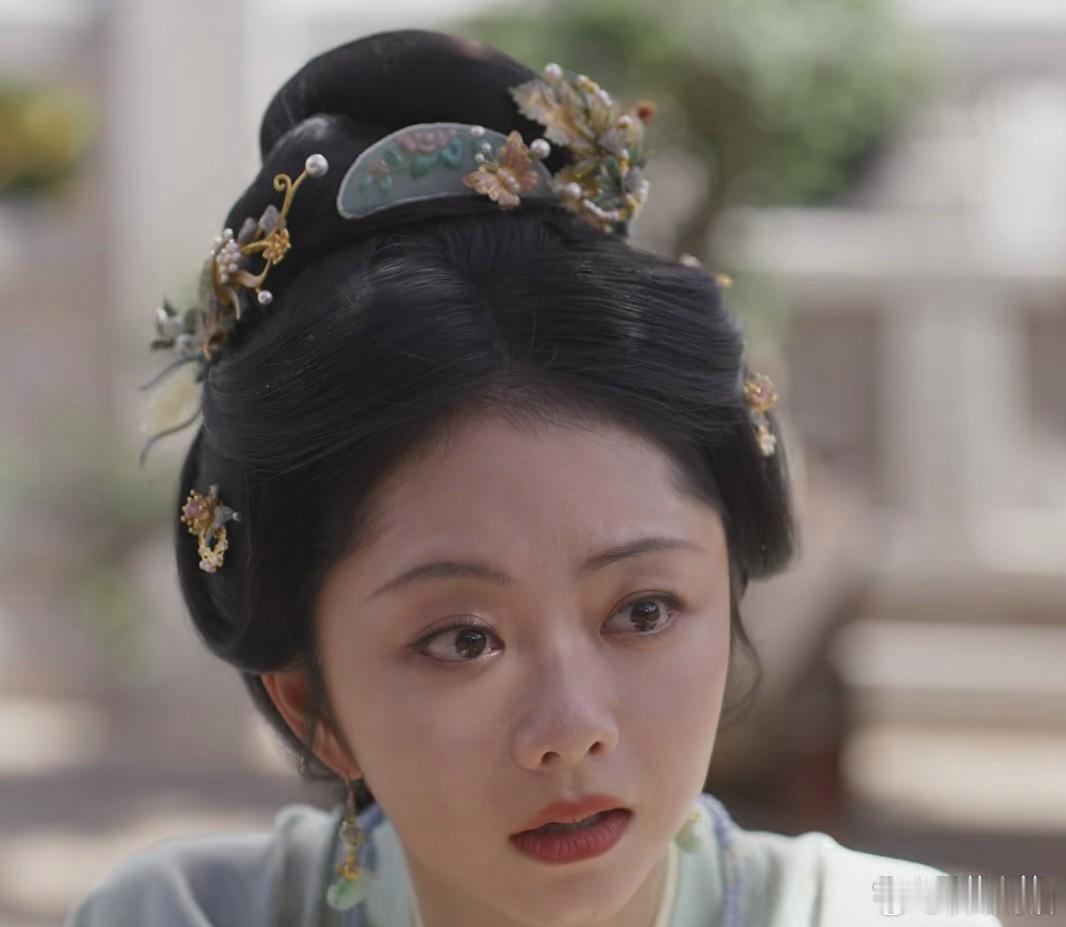 《兰香如故》不是亲生终究不一样，这段看得兰香心都凉透，母亲眼看撑不住，兰香问要不要请医士，母亲却望着远方轻声说，兰香，来接我了 ​​​