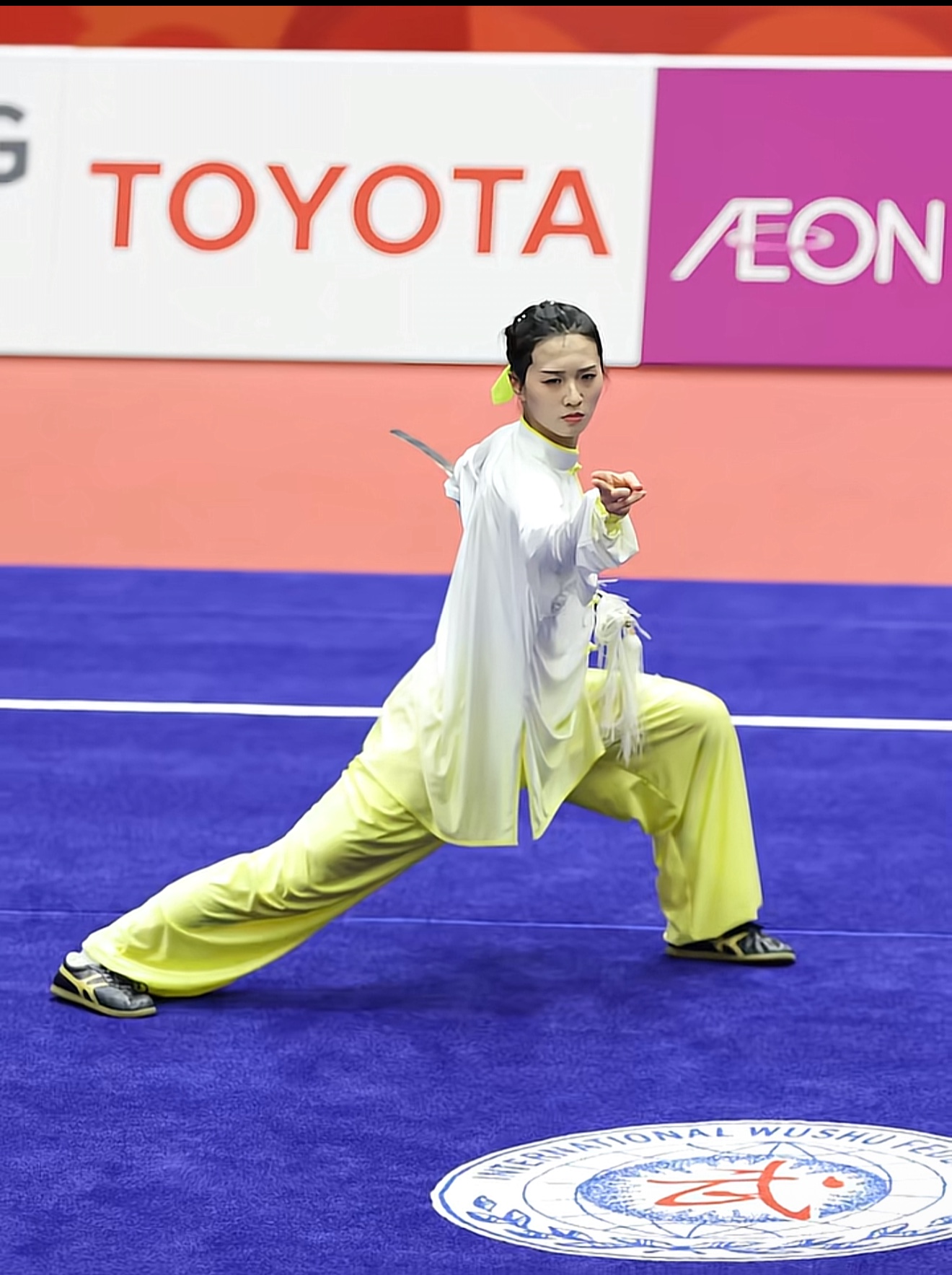 两度登顶！童心卫冕太极全能冠军，把东方武学美打向世界
一袭劲装，气定神闲，动静之间尽显中华武术的风骨。名古屋亚运会武术赛场，童心再度站上最高领奖台，成功卫冕女子太极拳太极剑全能金牌，交出一份无可挑剔的答卷￼￼￼。
上午太极拳较量，她动作松沉圆活，开合张弛有度，柔中藏劲，一招一式沉稳大气，拿下9.77
