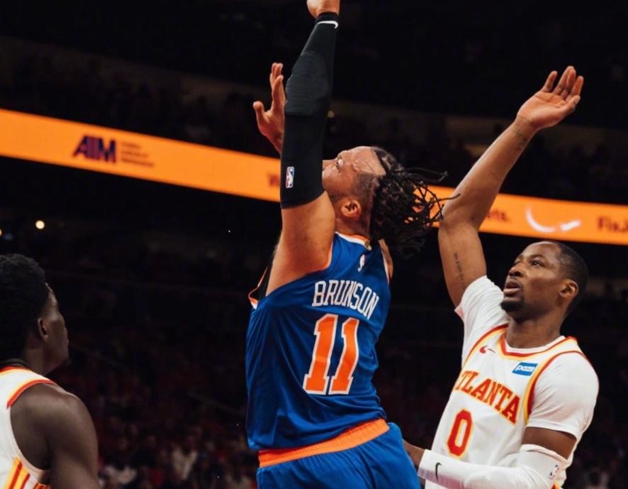 三分5投0中，布伦森在尼克斯最需要三分威胁的时候哑火。  你以为他只是...