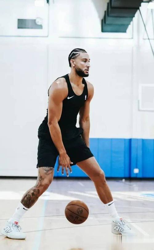 真就成了，西蒙斯将重返NBA！今天媒体报道西蒙斯1年350万签约国王队，他将重返NBA。之前媒体大多报道他持续深耕钓鱼事业。现在他又重操旧业，就是不知道还剩多少实力。同时国王队也是非常喜欢签约寻求机会的老将。去年的威少，今天的西帝。总是喜欢给别人机会！