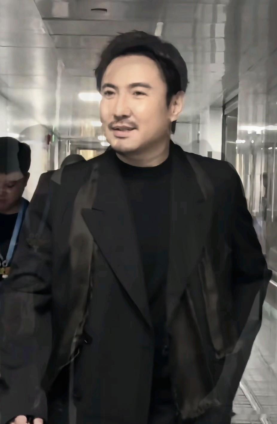 娱乐圈最难得搭档！沈腾马丽多年默契，真的演不出来！
顶级的默契！沈腾马丽一唱一和，这才是真喜剧天花板，

沈腾和马丽的一段综艺对话，短短几句即兴互动，没有刻意剧本、没有尴尬造梗，却凭极致的默契和自然的笑点，

刷屏各大平台，被网友反复循环观看。
 
视频里沈腾一开口就制造十足悬念，一本正经地说，