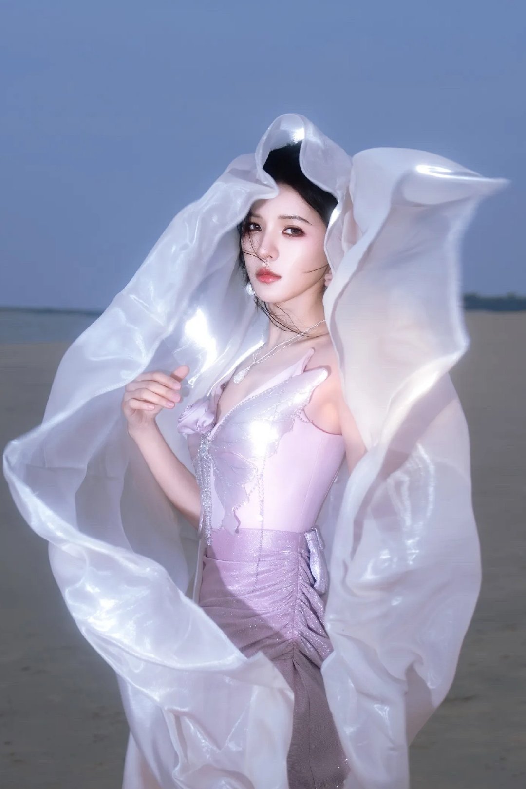 #张予曦[超话]# zux     #张予曦[超话]# 

你的出现像一束光，照进了我灰暗的世界🌸🌸🌸 ​