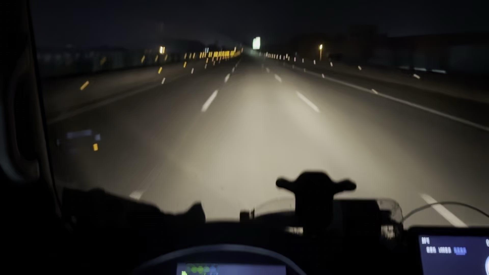 🌙深夜跑高速第一视角真的扛不住