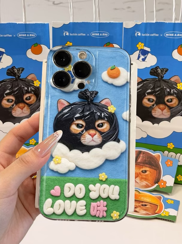 秋冬氛围感满满的瑞幸猫猫手机壳！超绝