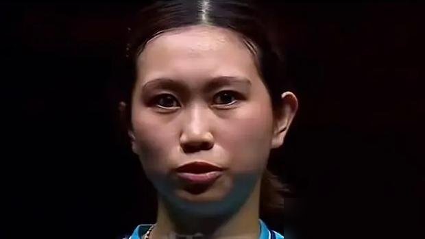 佐藤瞳刚放话要夺冠，转头被王曼昱打了个4比0，四局加起来才拿了22分。
半决赛她逆转陈幸同，削得对面没脾气，赛后直接喊出“我要拿冠军”。结果决赛碰上王曼昱，削球不管用了，长胶也不转了，第二局勉强撑到8分，剩下三局全是碾压局。
28岁，反手长胶，削球手，打进大满贯决赛，日本第一人。这三项纪录随便拎