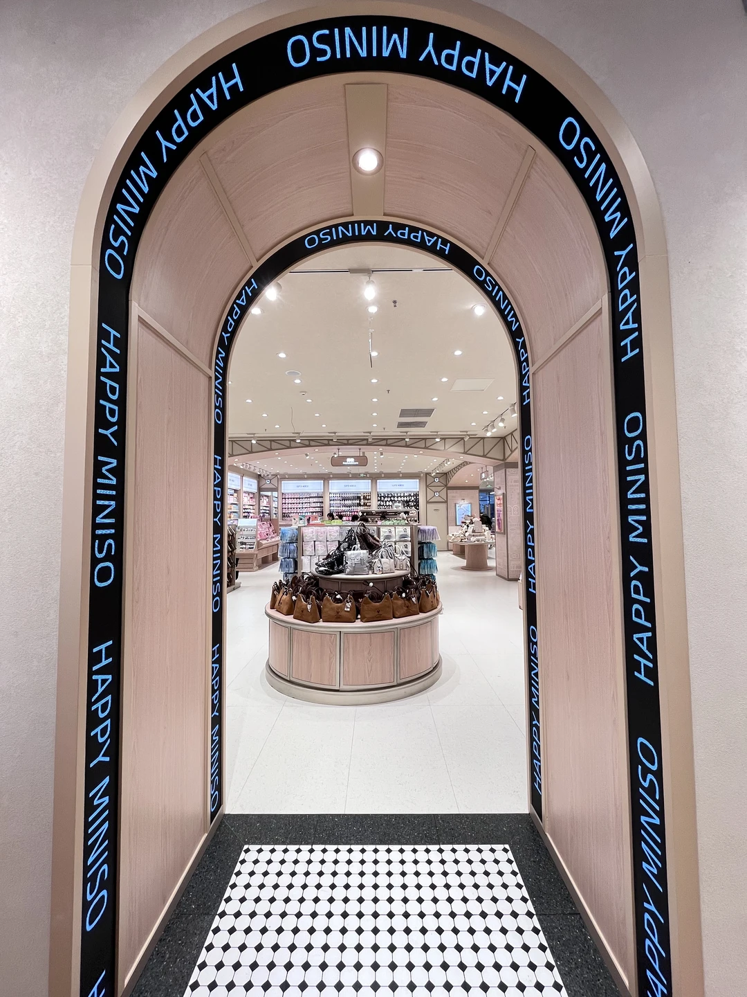 郑州首家！郑州首家！10r能逛1️⃣整天🥹