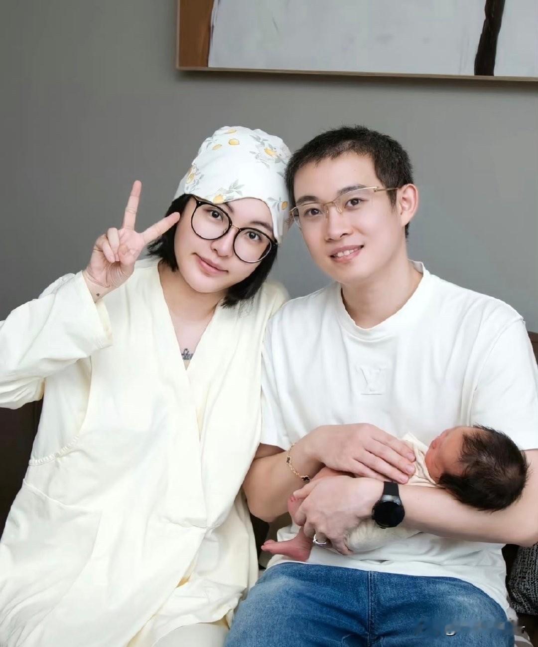 网红张凯毅官宣离婚
说实话，其实也是很对的选择
如果两个人原本不错
但在一起之后就是没有单独的时候好
那就证明不合适
没必要最后两败俱伤再分开
及时止损是所有事情的好选择之一
韩安冉就是一个好例子

所以，你从张凯毅与张煜东这段婚姻里，看懂了什么呢？

张凯毅 婚姻 离婚 分手