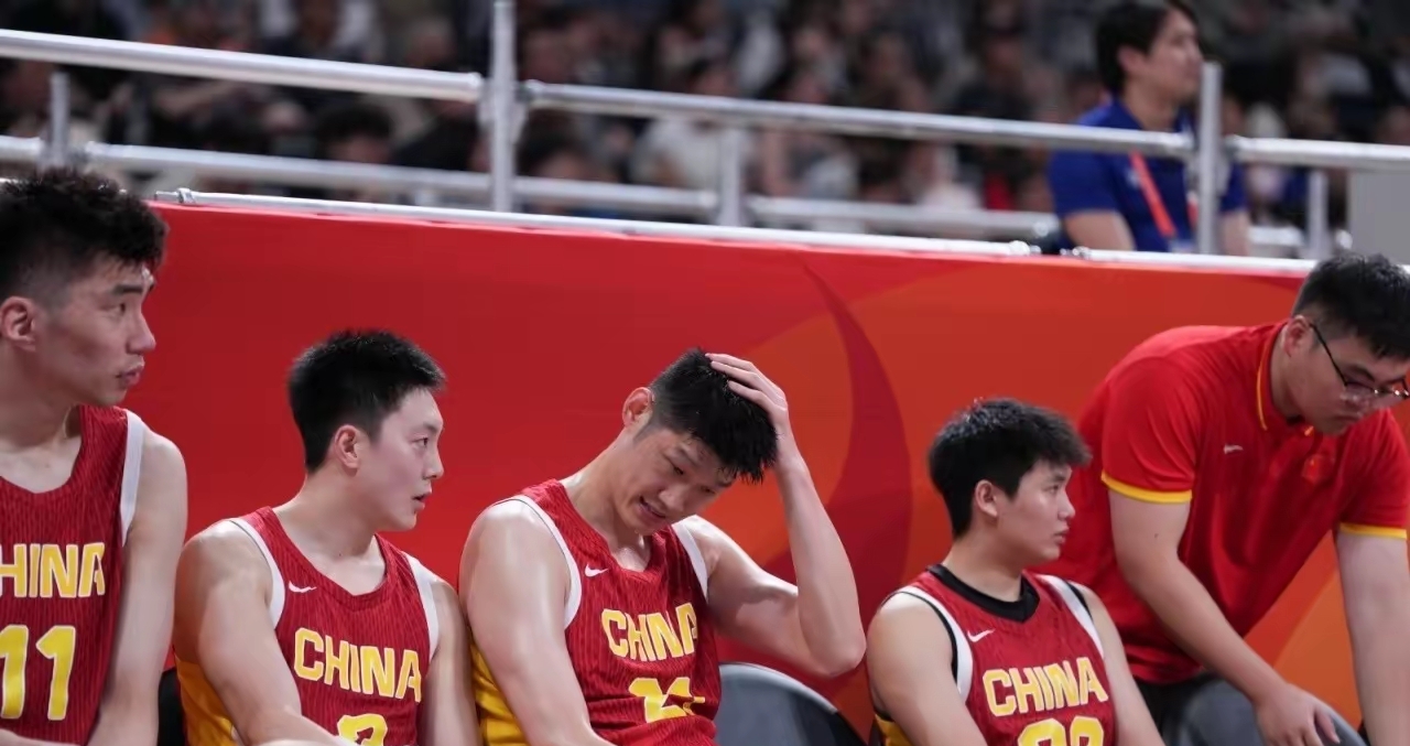 无缘铜牌！中国男篮70-79 伊朗男篮，看看中国球员得分数据和正负值！
1、庞峥麟 -3，13投6中，22分0篮板2助攻
全场唯一亮点！替补出战敢打敢拼，靠造杀伤稳定得分，是全队唯一靠谱得分点，可惜独木难支。
 
2、李弘权 -9，8投3中，12分4篮板0助攻
得分上双，但在场攻防效率低迷，对球队帮