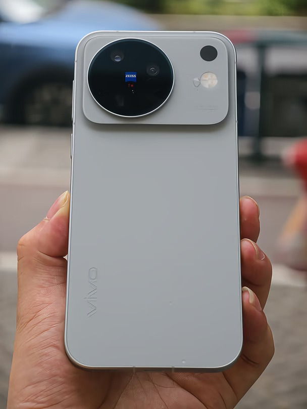 vivo X500真机上手 蔡司影像质感双双在线