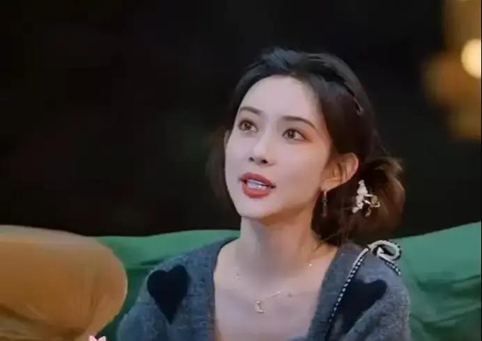 内娱现在也就孟子义，敢当着王传君的面直接掀他早年选秀的老底了。
现在的王传君是什么人？大银幕上留着胡茬、不苟言笑的质感演员，平时看着一副不食人间烟火的文艺青年派头。
结果孟子义张嘴就是一记直球：你当年为啥要去参加《加油！好男儿》，是不是觉得自己是好男儿？
一句话直接把王传君干沉默了，满脸写着“